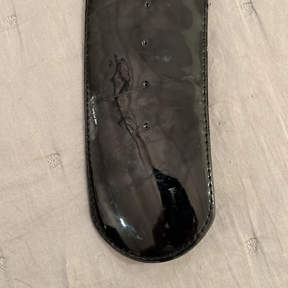 Vintage wide black patent belt. Gives you a tiny waist. Perfect for dresses. - Picture 6 of 11